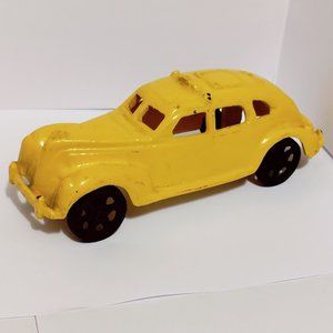 1930s CAST IRON YELLOW TAXI  AUTOMOBILE TOY WITH ORIGINAL PAINT